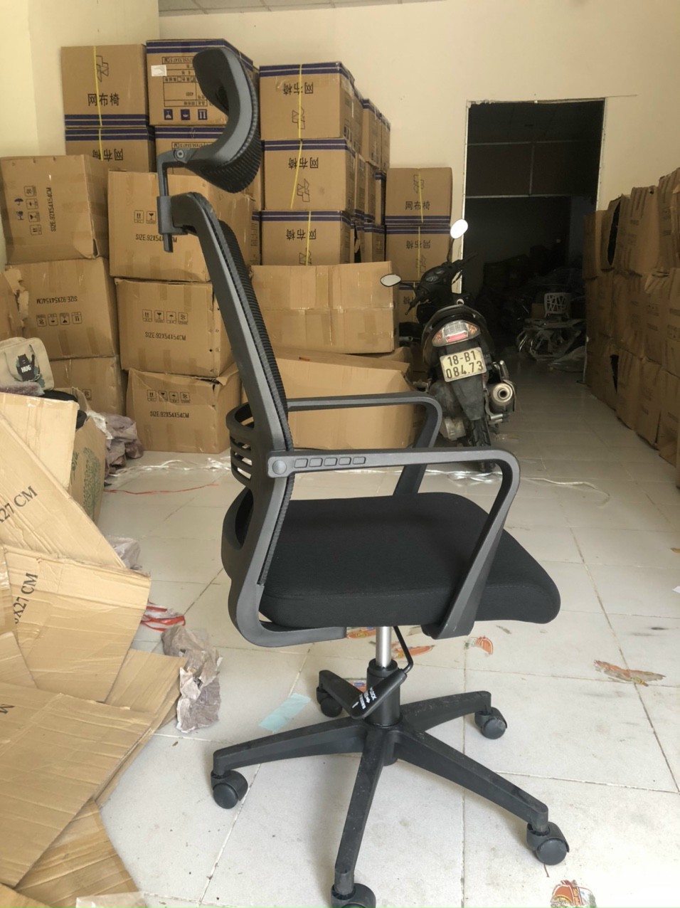 GHẾ VĂN PHÒNG CÓ TỰA ĐẦU CHÂN MÃ GD402