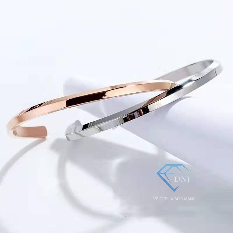 Vòng tay lắc tay nam nữ titan chữ C - Cam kết không bay màu