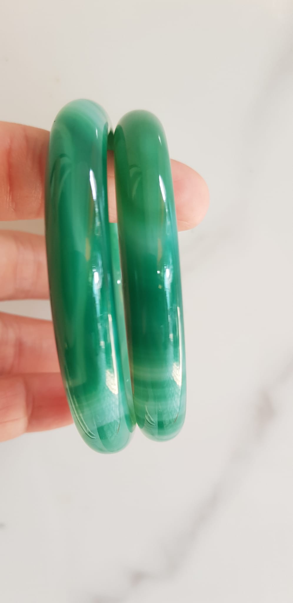 Vòng tay đá mã não xanh vân sọc trắng nhẹ mới Ni 53mm x cọng 9mm Vòng màu xanh ngọc đậm đều vân sọc đẹp ạ Nữ 52kg - 58kg đeo mệnh Mộc hỏa thủy ạ