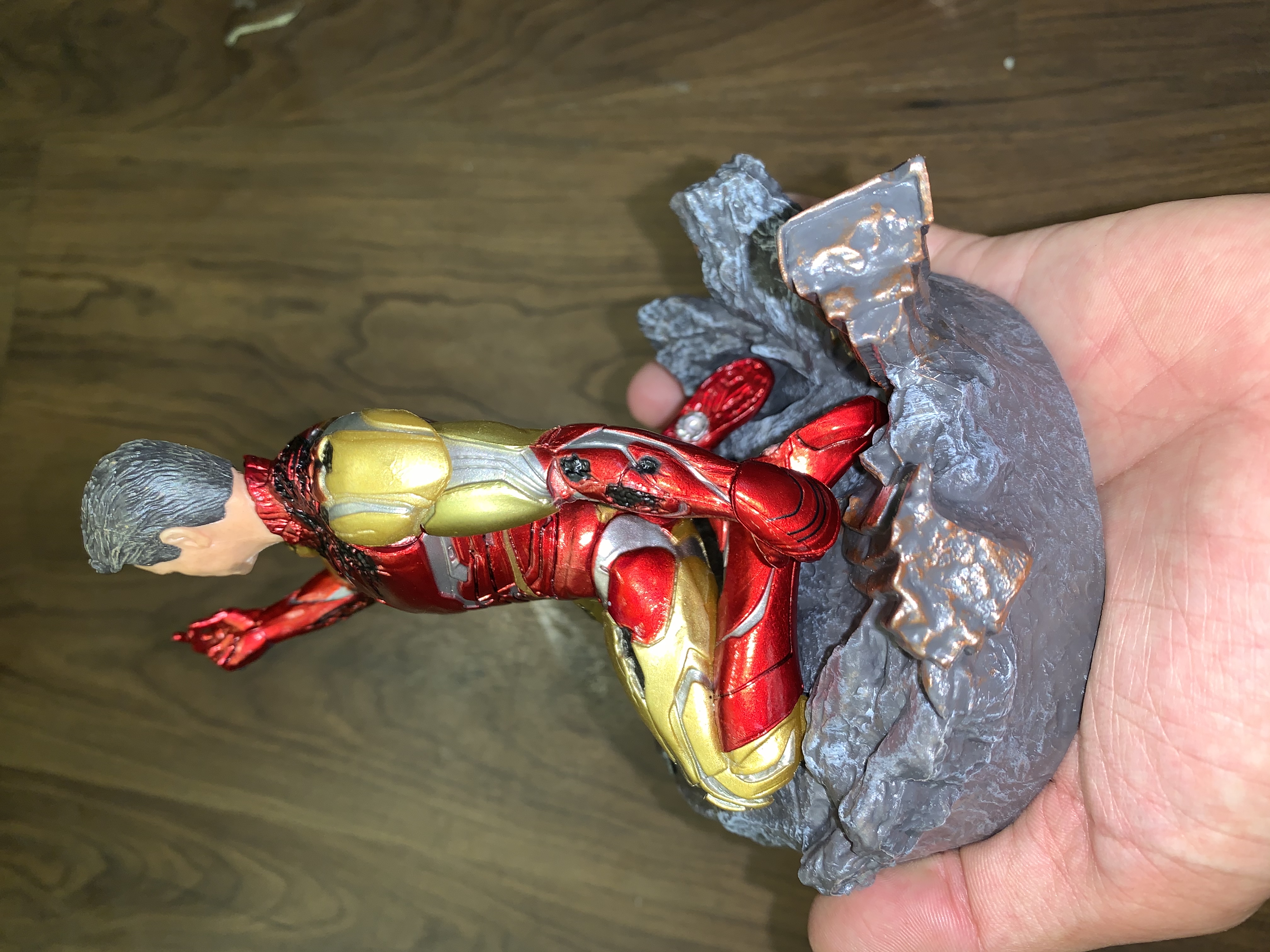 Mô hình Iron man t.ử trận Avengers trận chiến cuối cùng 16cm