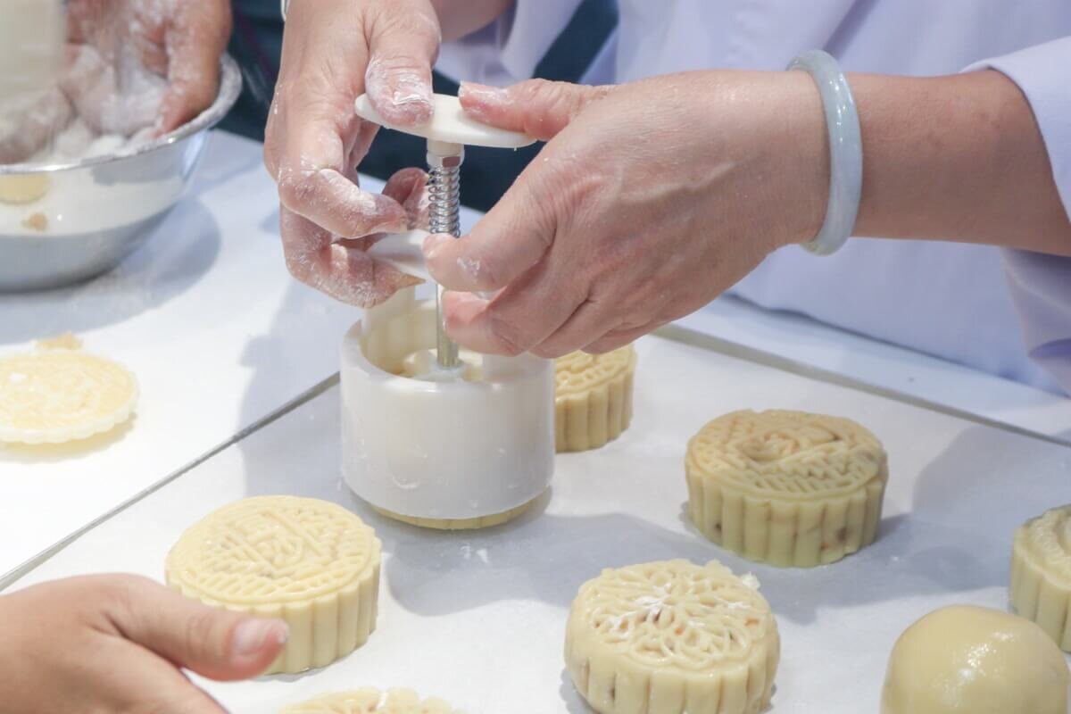 Khuôn bánh trung thu lò xo