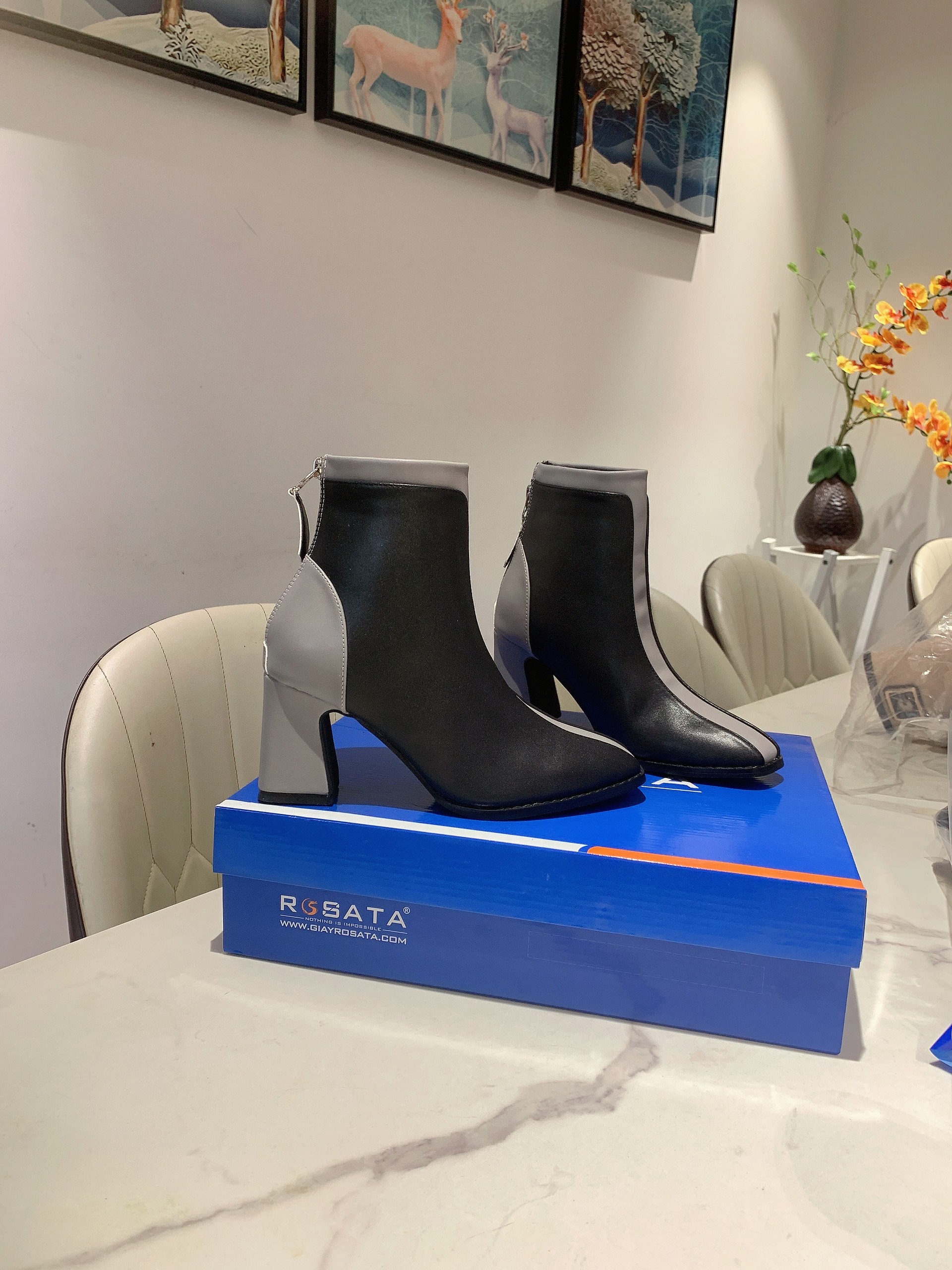 Boots thời trang nữ da lì phối màu, gót vuông ROSATA RO610 - 7p - HÀNG VIỆT NAM - BKSTORE