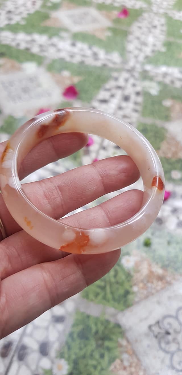 Vòng tay Nữ Bản Hẹ Đá Mã Não Bông Vàng trắng đều đẹp Vòng Ni 52mm x cao 13,5mm x dầy 4mm Nữ 50kg - 52kg đeo xinh đẹp ạ