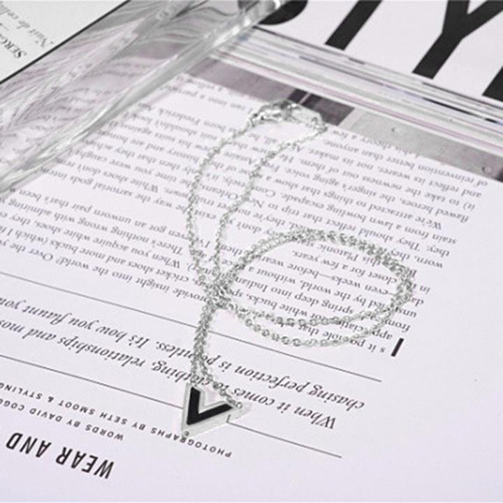 Dây chuyền nữ titan thời trang cao cấp mặt chữ V nền đen thép không gỉ trangsucpt 3 màu sắc DCNUT74