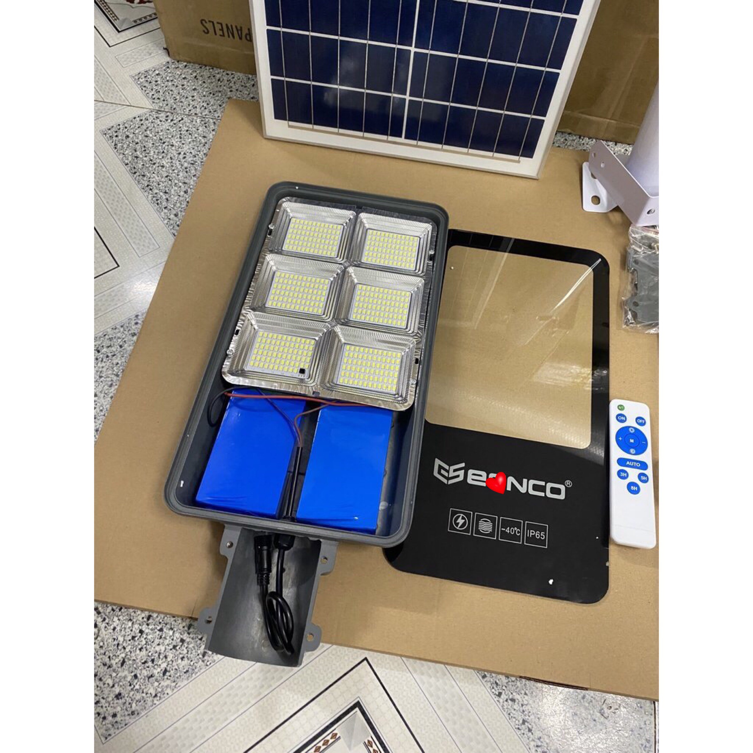 Đèn năng lượng mặt trời 300w, chuyên dành cho công trình nông thôn, sân vườn, trụ cổng, đèn ngoài trời