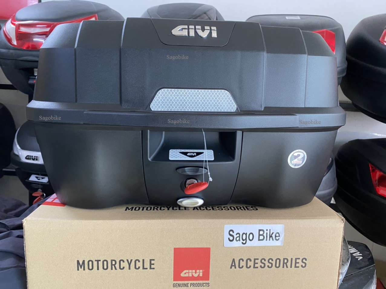 Thùng givi B45NM, thùng sau xe 45lit kèm đế, ốc gắn