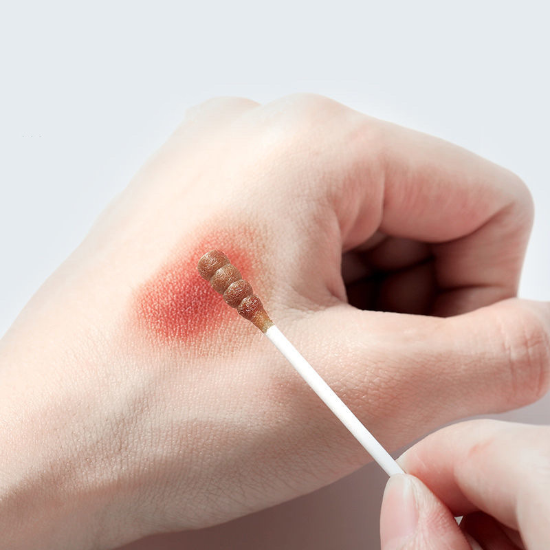 Tăm bông ngoáy tai hộp 200c  lớn cao cấp với 2 đầu tăm thiết kế hình dáng khác nhau làm sạch sâu bên trong , an toàn và tiện lợi