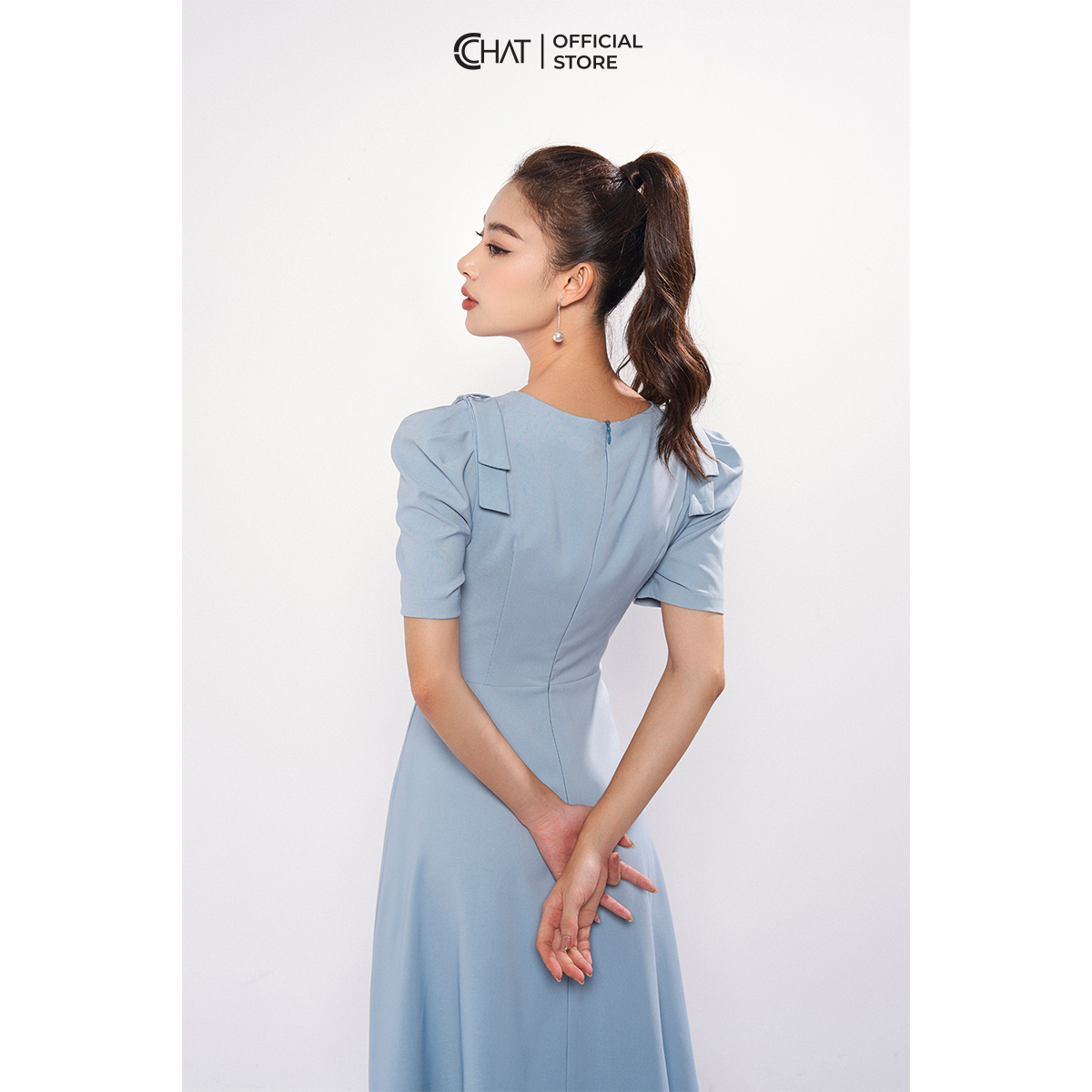 Đầm Nữ CCHAT Kiểu Cutout Ngực 2 Nơ Vai Dáng Xòe Chất Mango Cao Cấp 22VNE2010XT