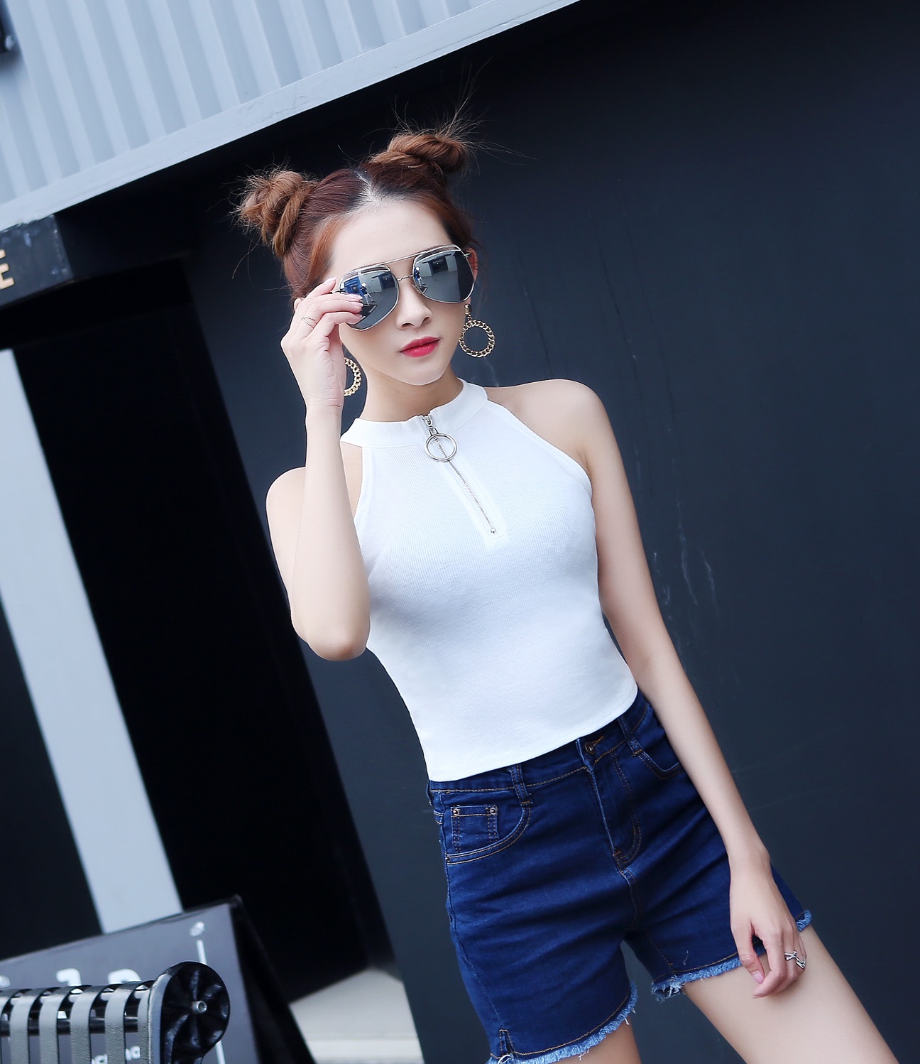 Áo yếm len nữ khóa trước sành điệu