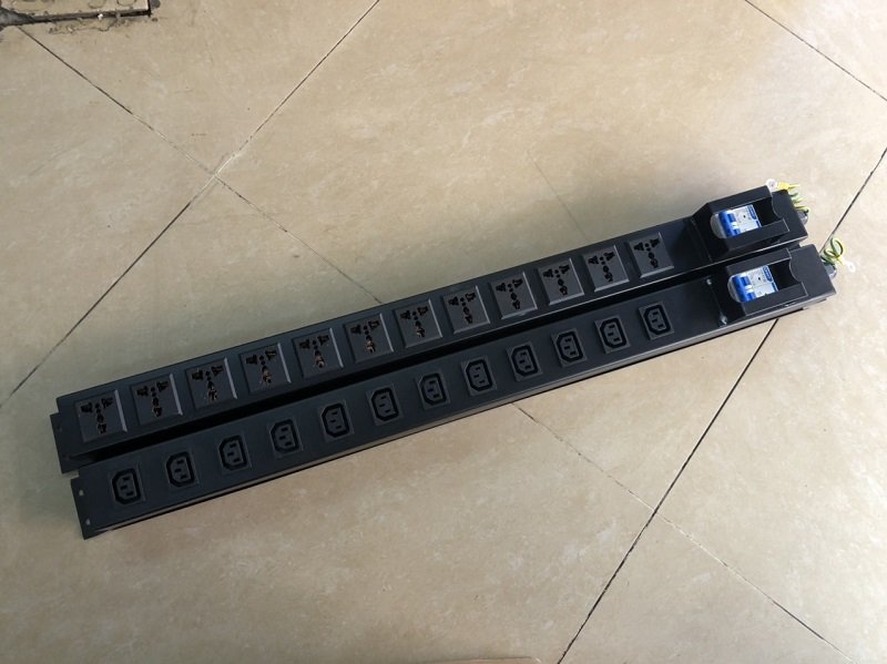 Thanh Nguồn PDU lắp cho tủ mạng 19''- 12 cổng C13 ngang, dọc cao cấp, aptomat 32A