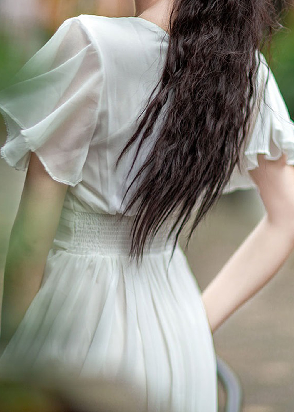 Hình ảnh Váy Maxi Voan Trắng Đi Biển