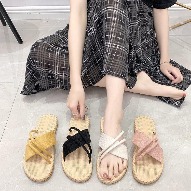 Dép đi biển nữ đế bằng phong cách hàn quốc