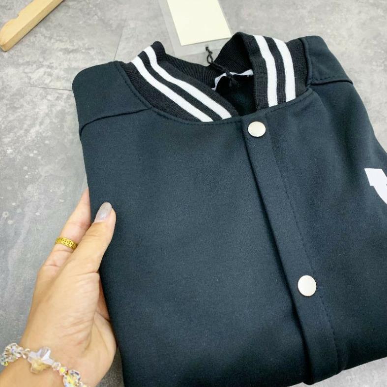 Áo khoác bomber nữ phối viền in chữ V năng động cá tính, trẻ trung