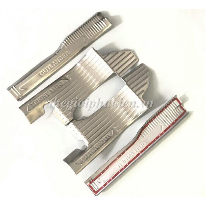 Bộ sản phẩm ỐP BẬC CỐP VÀ BẬC CỬA Inox xe Mitsubishi Outlander