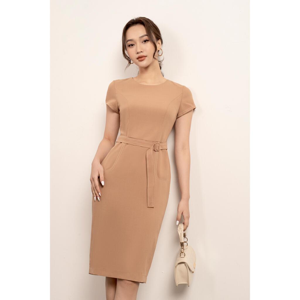 Đầm ôm tay hến cổ tròn, kèm đai eo, may viền chỉ trắng. MMOutfit M-DA061221377