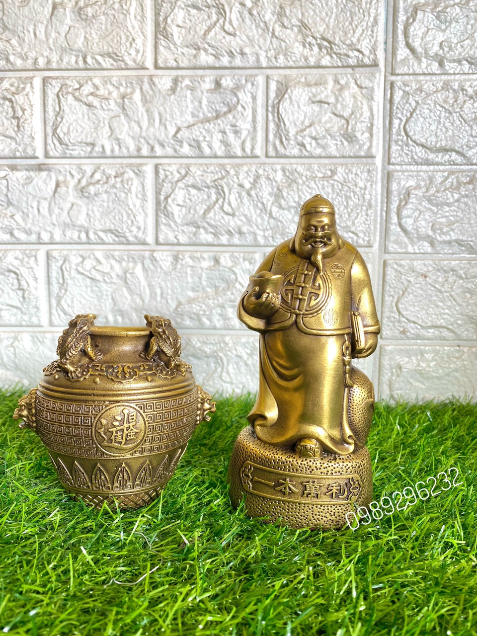 Tượng Ông Quản Gia Quản Tài + Hũ Cóc Tài Lộc bằng đồng vàng