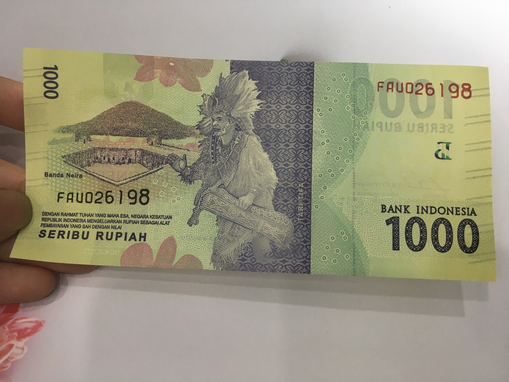 Tiền 1000 Rupiah của Indonesia màu xanh lá, tặng phơi nylon bảo quản tiền