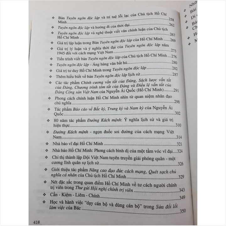 Sách Khí Phách Người Chiến Sĩ Cách Mạng Vĩ Đại Trong Lời Văn, Ý Thơ Của Hồ Chí Minh - V637P