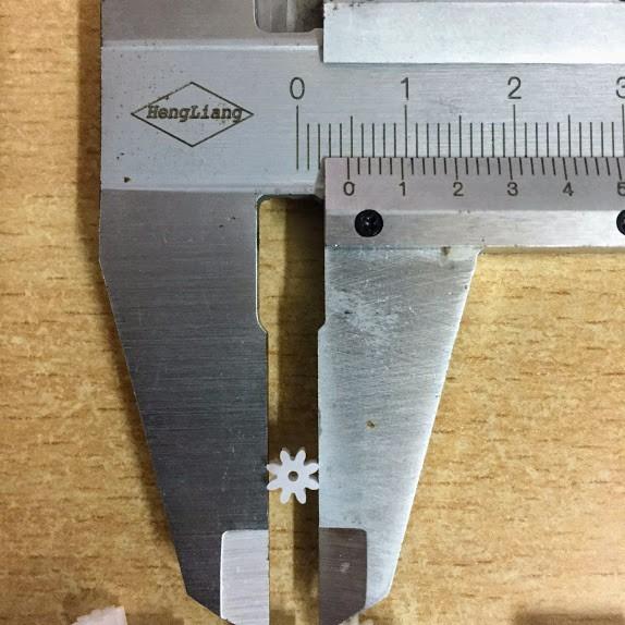 Bánh răng nhựa 8 răng lỗ truc 1mm đường kính 4.75mm