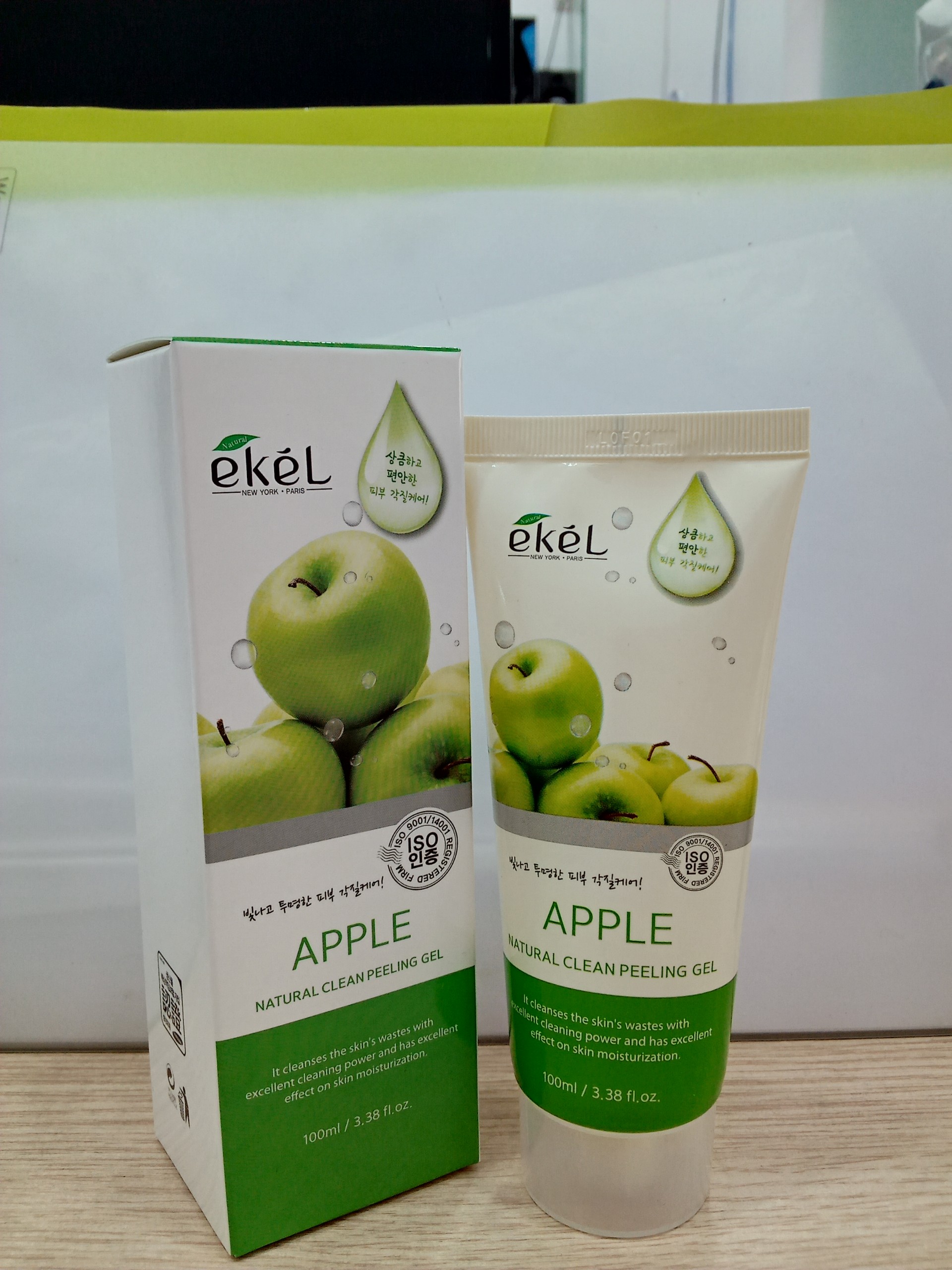 Gel Tẩy Tế bào Chết Quả Táo - Ekel Natural Clean Peeling Gel Apple 100ml (Tặng 2 nạ Jant Blanc)