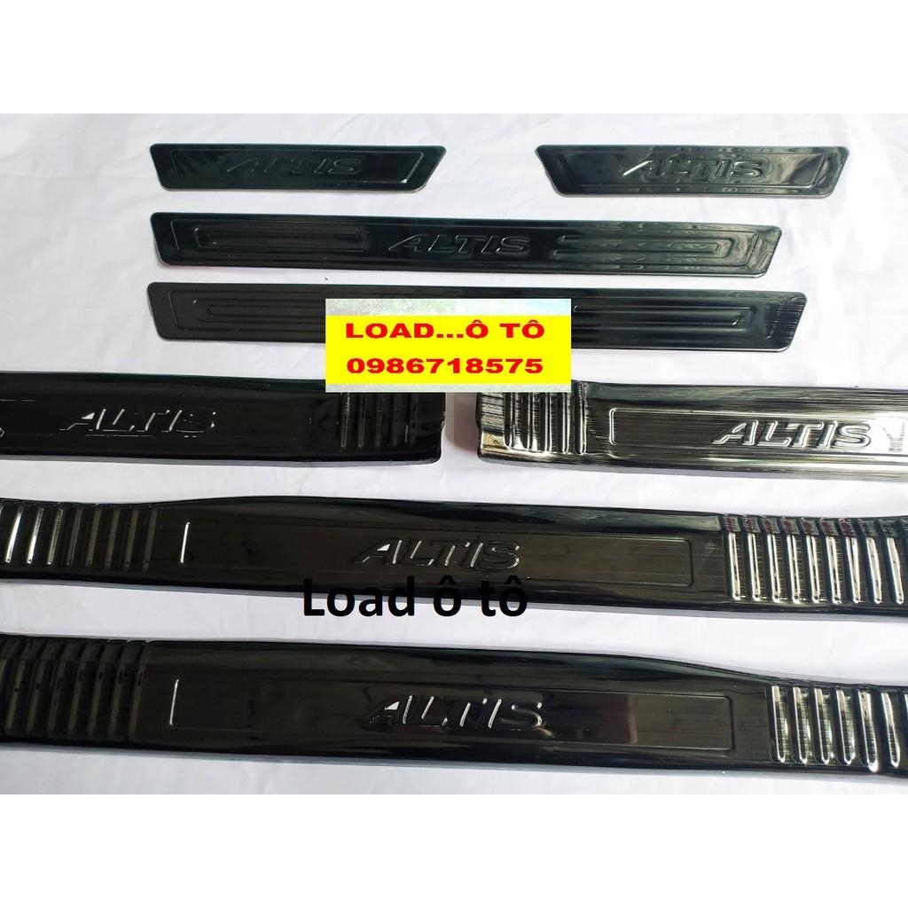 Ốp Bậc Cửa, Nẹp Bước Chân Trong, Ngoài Xe Toyota Altis 2022-2018 Mẫu Vân Titan Xước Cao Cấp