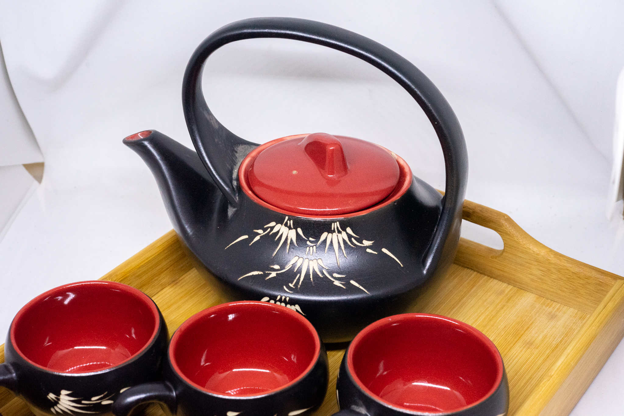 Combo bộ Ấm Chén bằng gốm trang trí hình Thiên nga và Khay đựng bằng gỗ tre với nhiều lựa chọn màu sắc