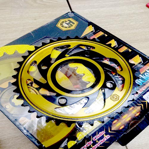Bộ nhông sên dĩa xe raider fi, nhông sên dĩa xe satria fi màu vàng kết hợp với mẫu xéo lửa. CÓ FI