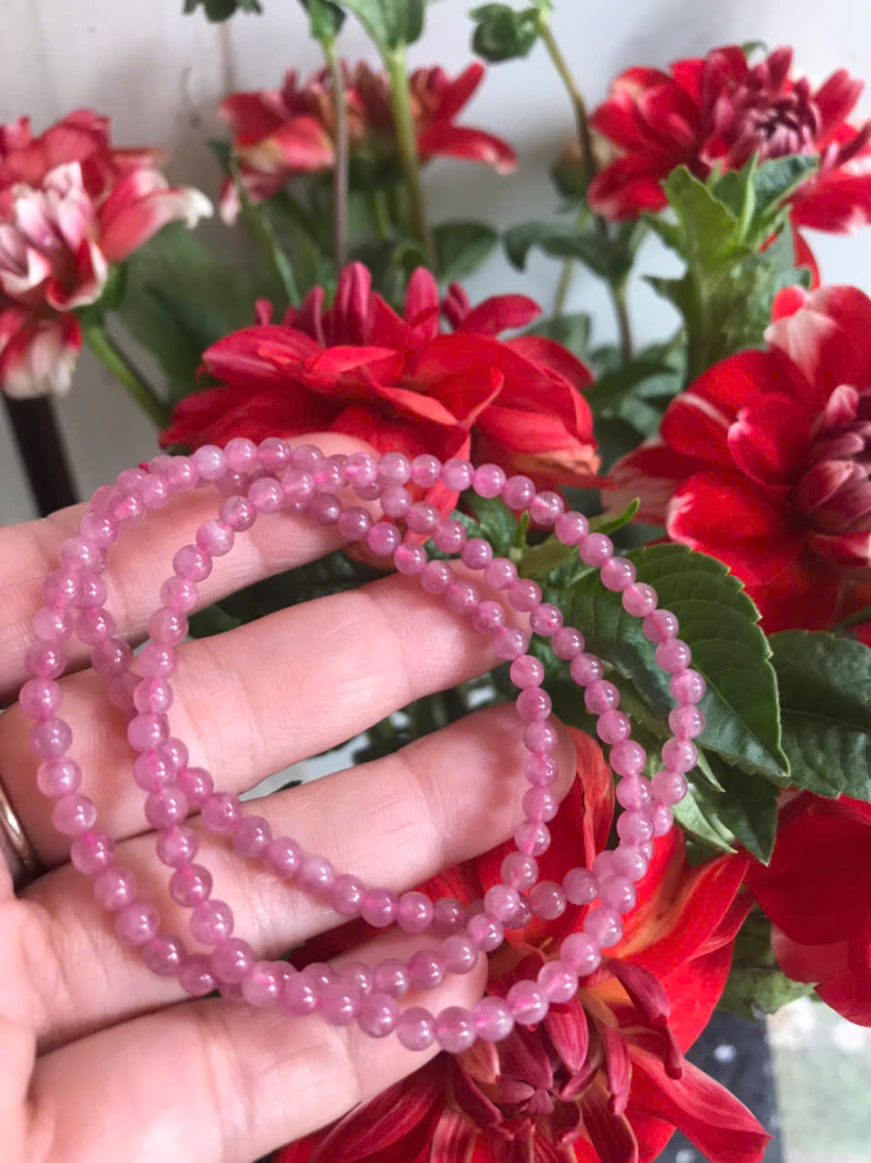 Chiếc Vòng Tay Chuỗi Quấn 3 Vòng Đá Tourmaline Hồng Tự Nhiên Đẹp Size hạt 4mm Nữ mệnh Hỏa và mệnh Thổ đeo xinh tay may mắn ạ