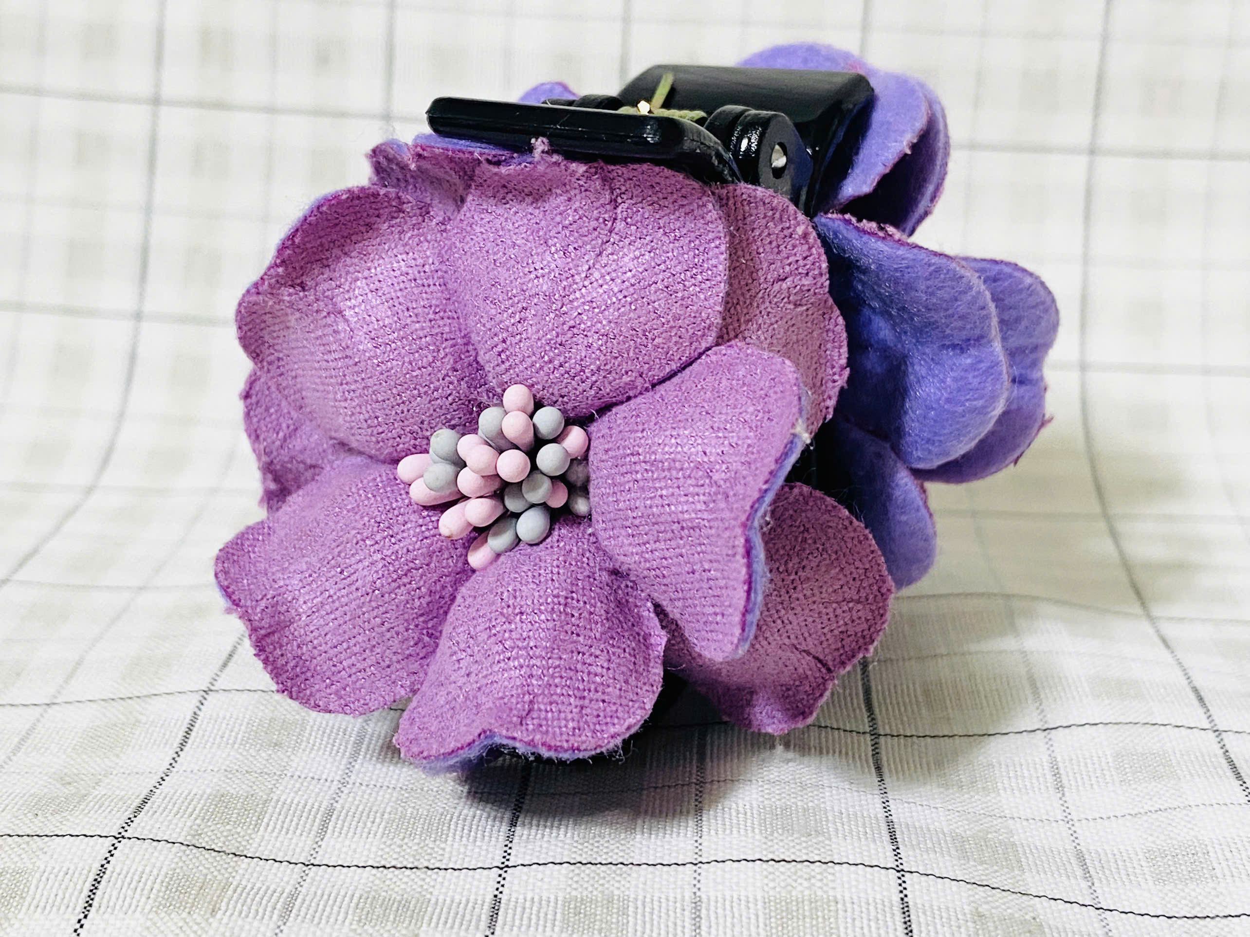 Kẹp Tóc Càng Cua 3 Răng Đính Hoa Anh Đào Vải Cánh Dày Handmade – Nâng Niu Vẻ Đẹp Tự Nhiên