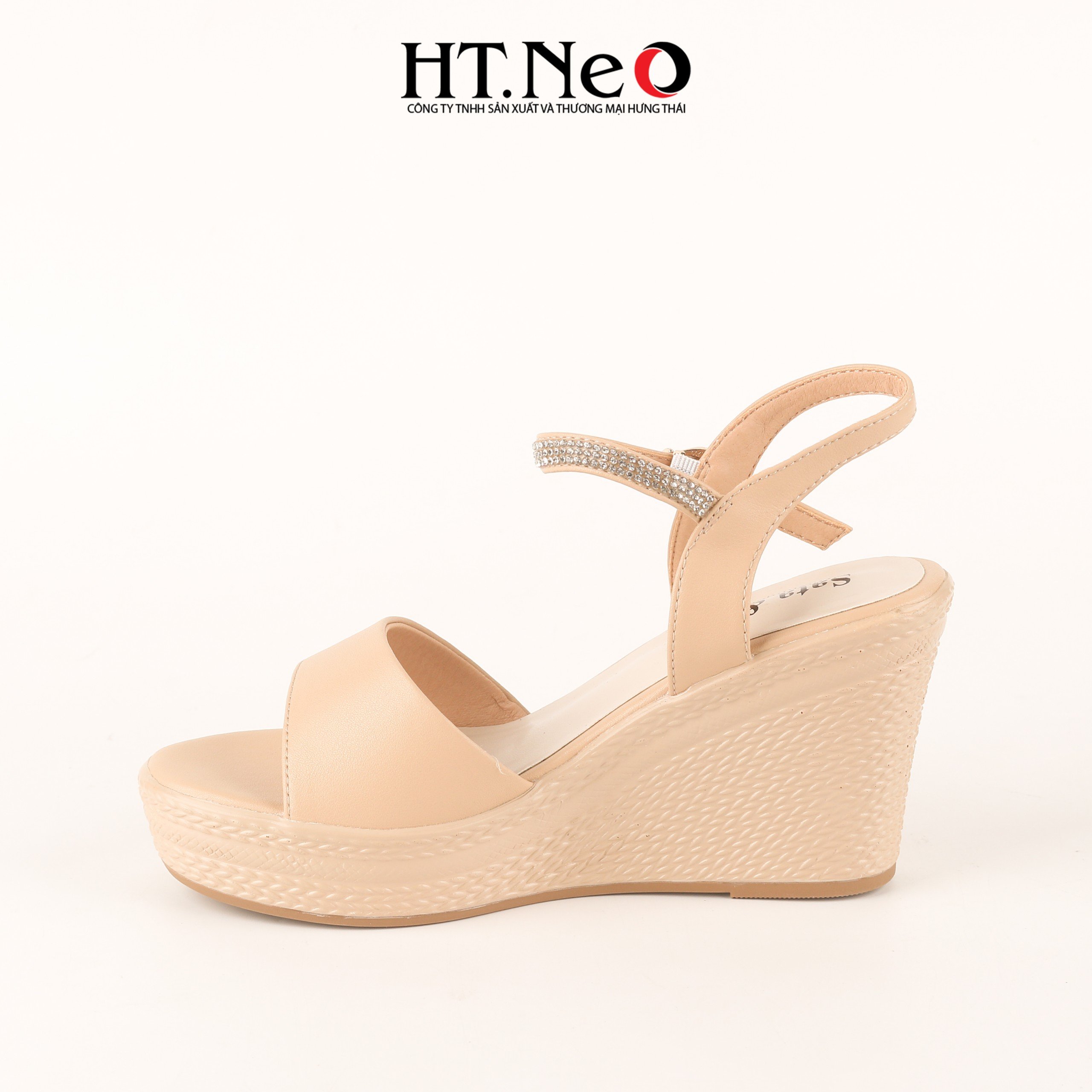 Sandal nữ đế xuồng 7P, quai đính đá, kiểu dáng đơn giản, trẻ trung, dễ đi, phù hợp cho các chị, các cô đi để chụp áo dài SDN221