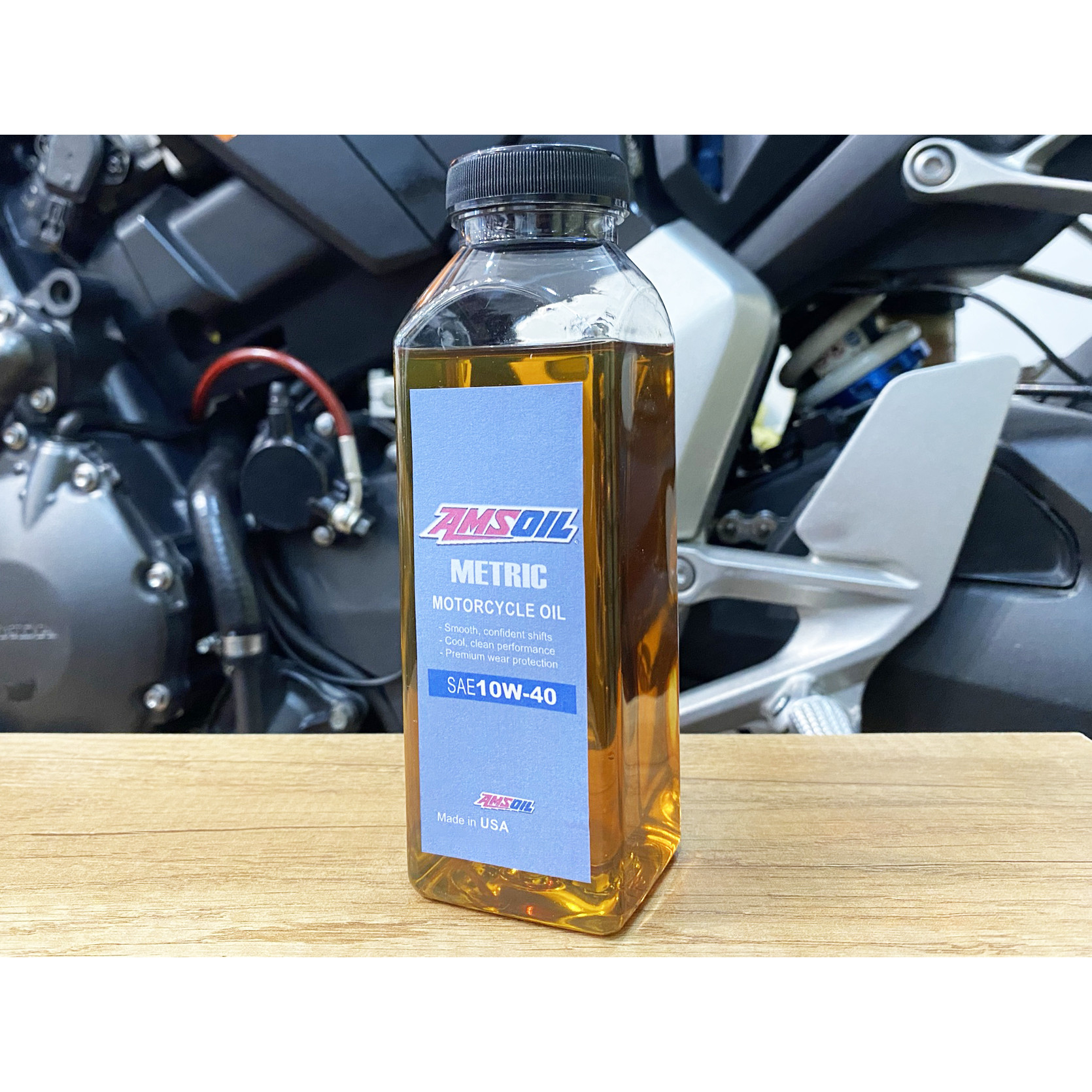 Nhớt Amsoil Synthetic Metric 10W40 Chai 300ml