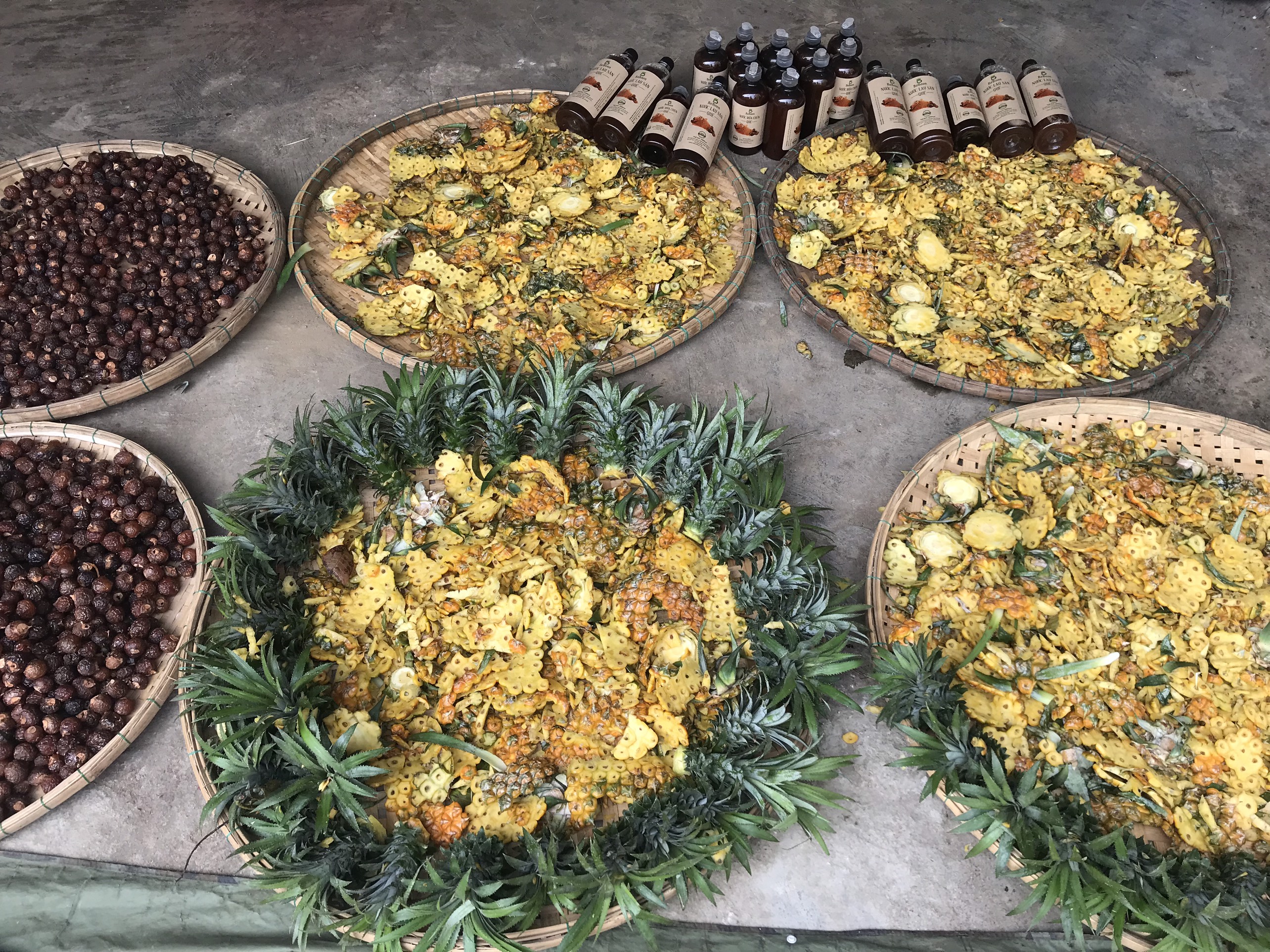 Nước lau sàn organic từ bồ hòn, vỏ dứa và vỏ quế