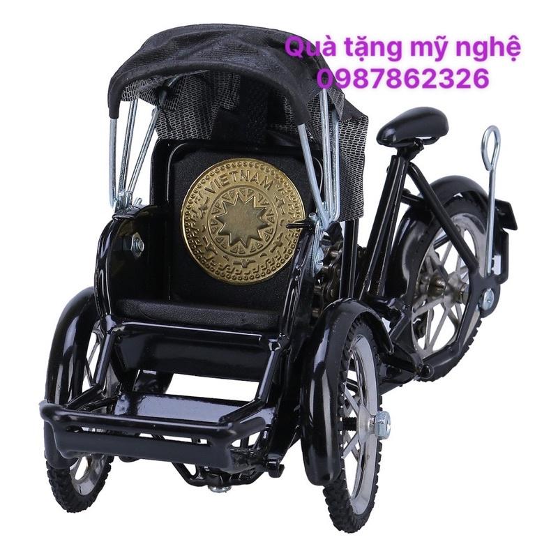 Xích lô sắt lưu niệm