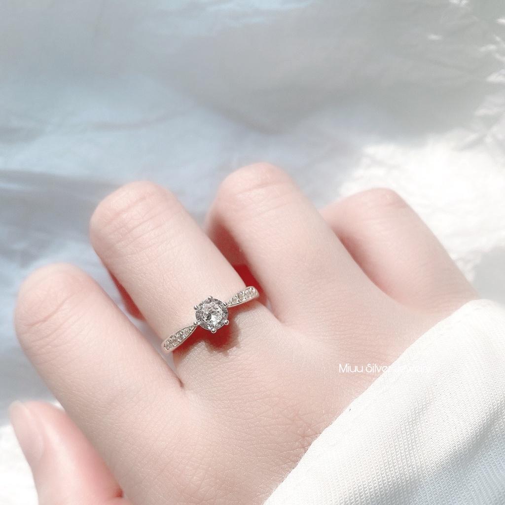 Nhẫn bạc nữ Miuu Silver, nhẫn nữ đính đá 6 trấu thân vát Christiana Ring