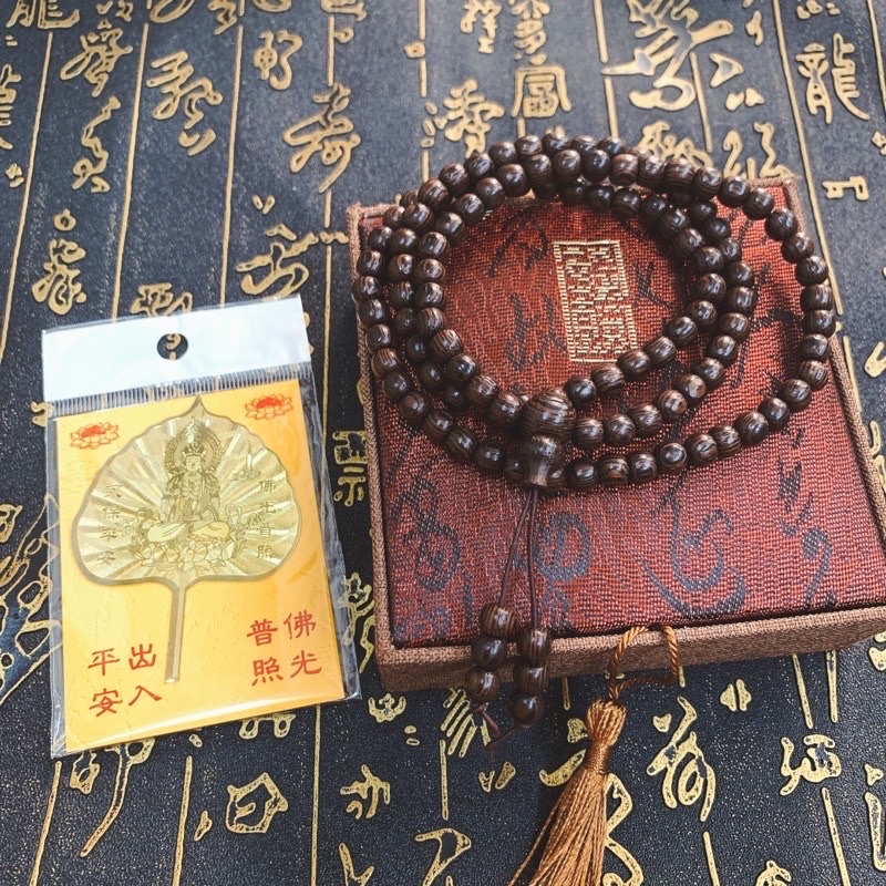 Vòng trầm 108 hạt kèm lá bồ đề , có hộp đựng  bằng gấm cao cấp , vòng đeo tay cho cả nam và nữ