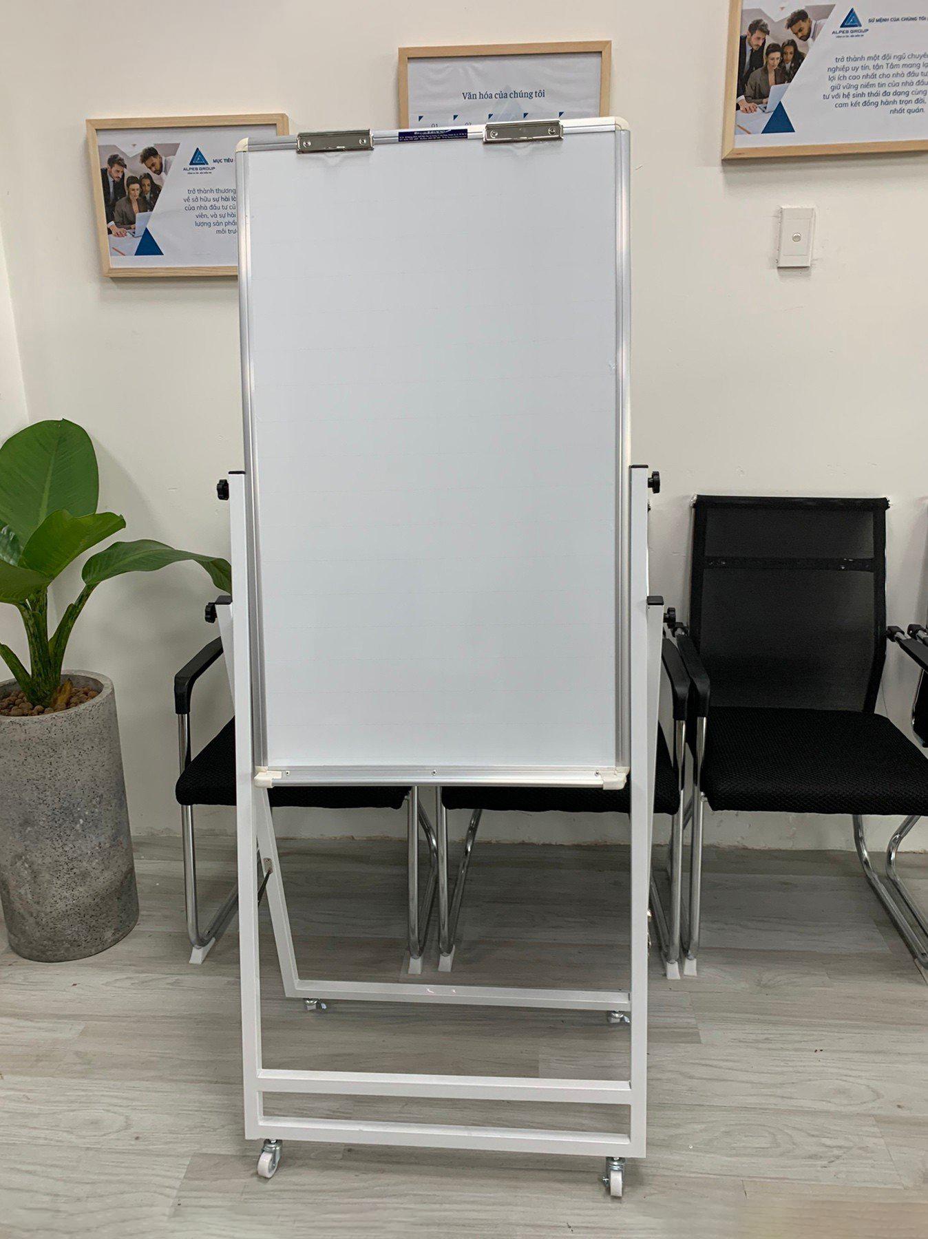 Bảng trắng có chân gấp Flipchart F3 PolyTaiwan 60x100cm