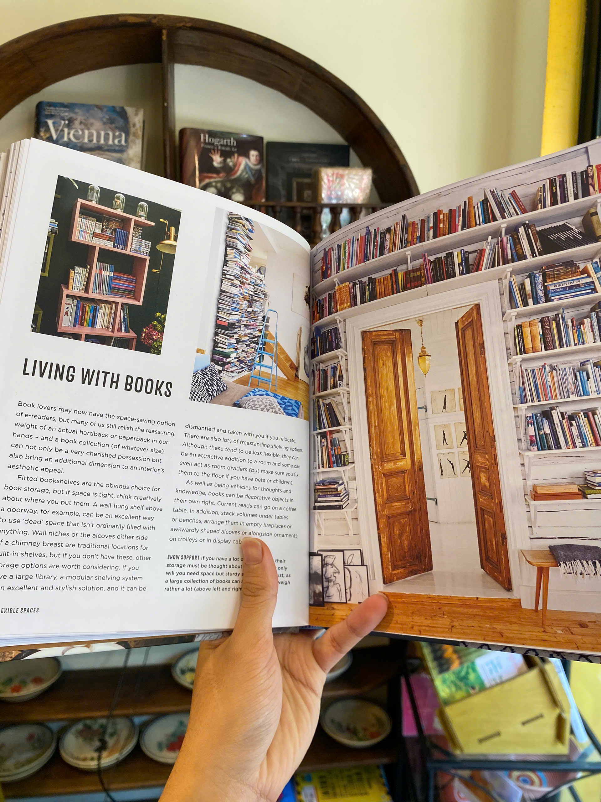 Sách - Living Comfortably Now: Creating A Stylish and Flexible Home by Rebecca Winward