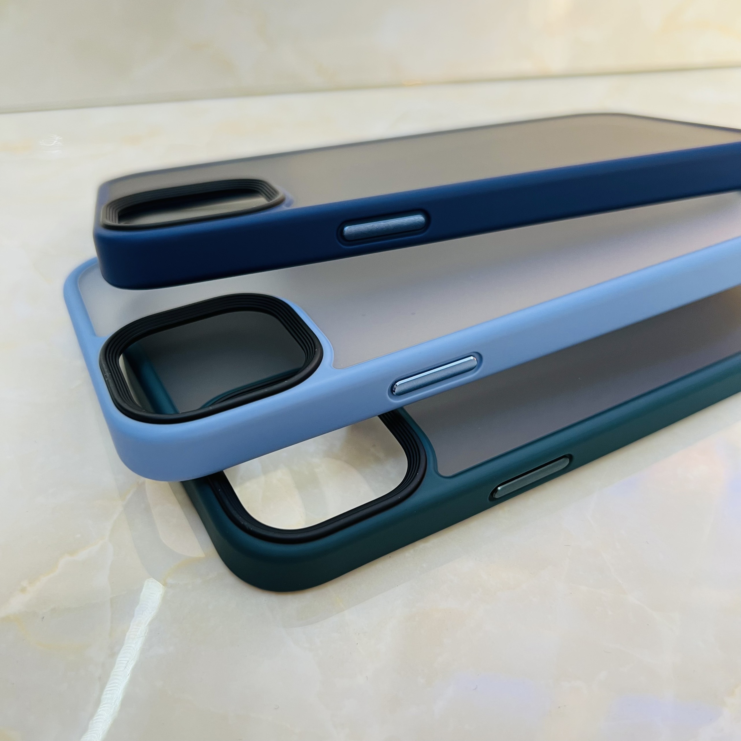Ốp lưng dành cho iPhone 13 Likgus nhám viền màu - Hàng chính hãng