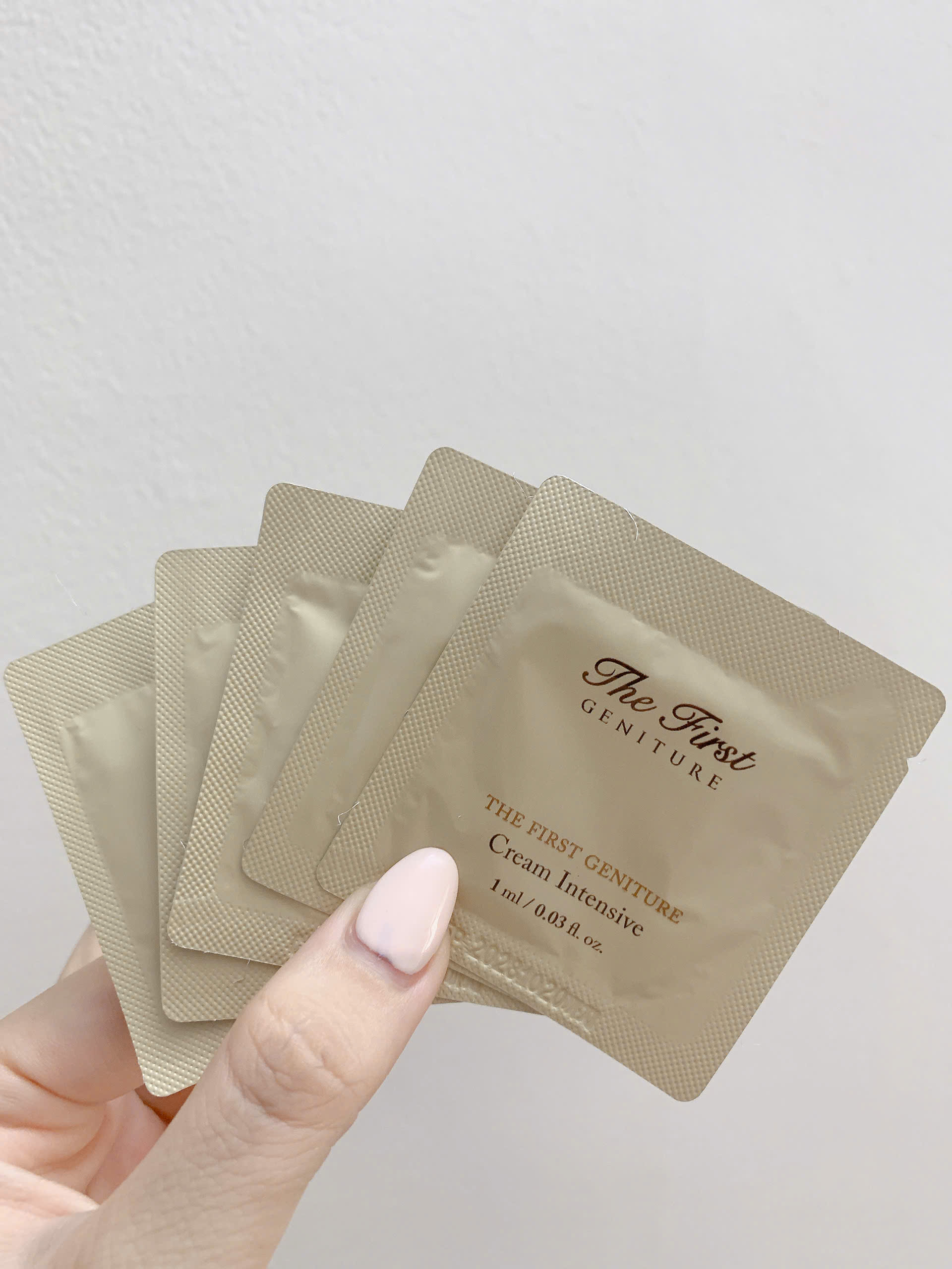Combo 30 gói kem dưỡng tái sinh da OHUI THE FIRST GENITURE Cream Intensive 1ml