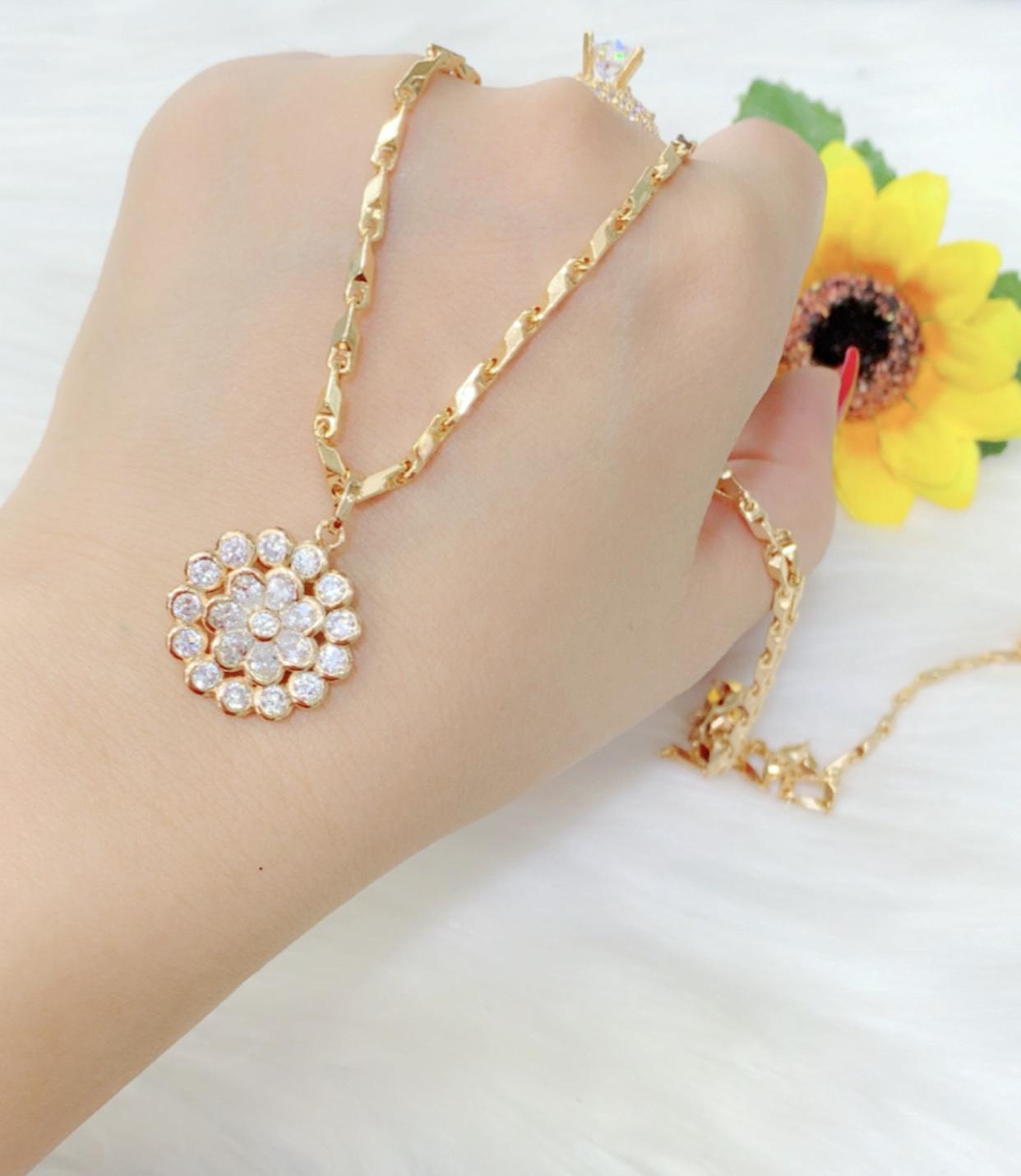 Dây chuyền nữ mặt bông xoàn dát vàng 18k EKPM141AC