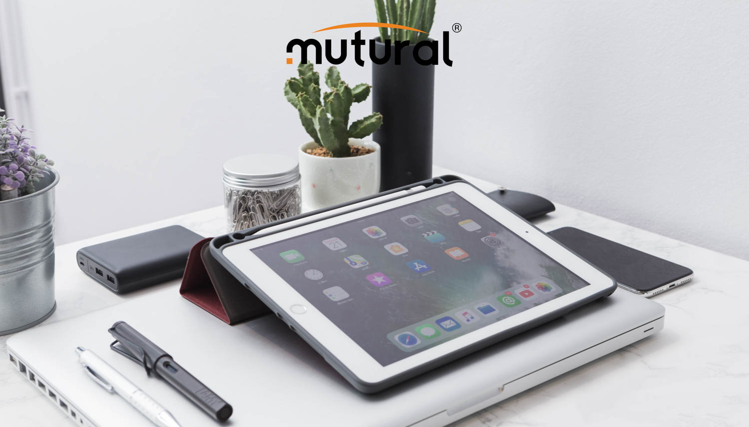 Bao da iPad pro 11 inh 2018 hiệu Mutural có khay để bút_ Màu đen_ hàng nhập khẩu