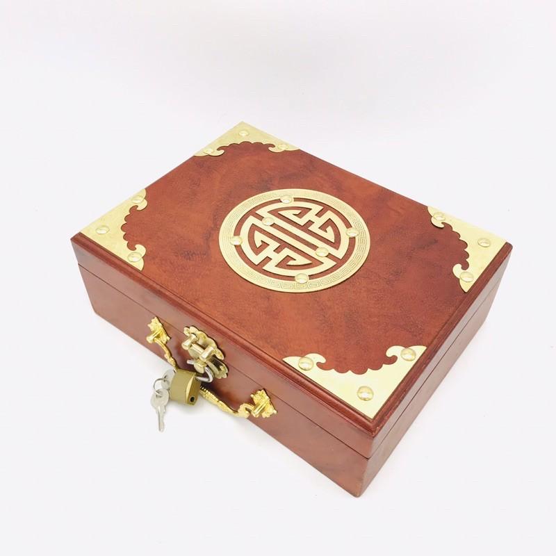 Hộp đựng trang sức. Con dấu SIZE TO 26CM