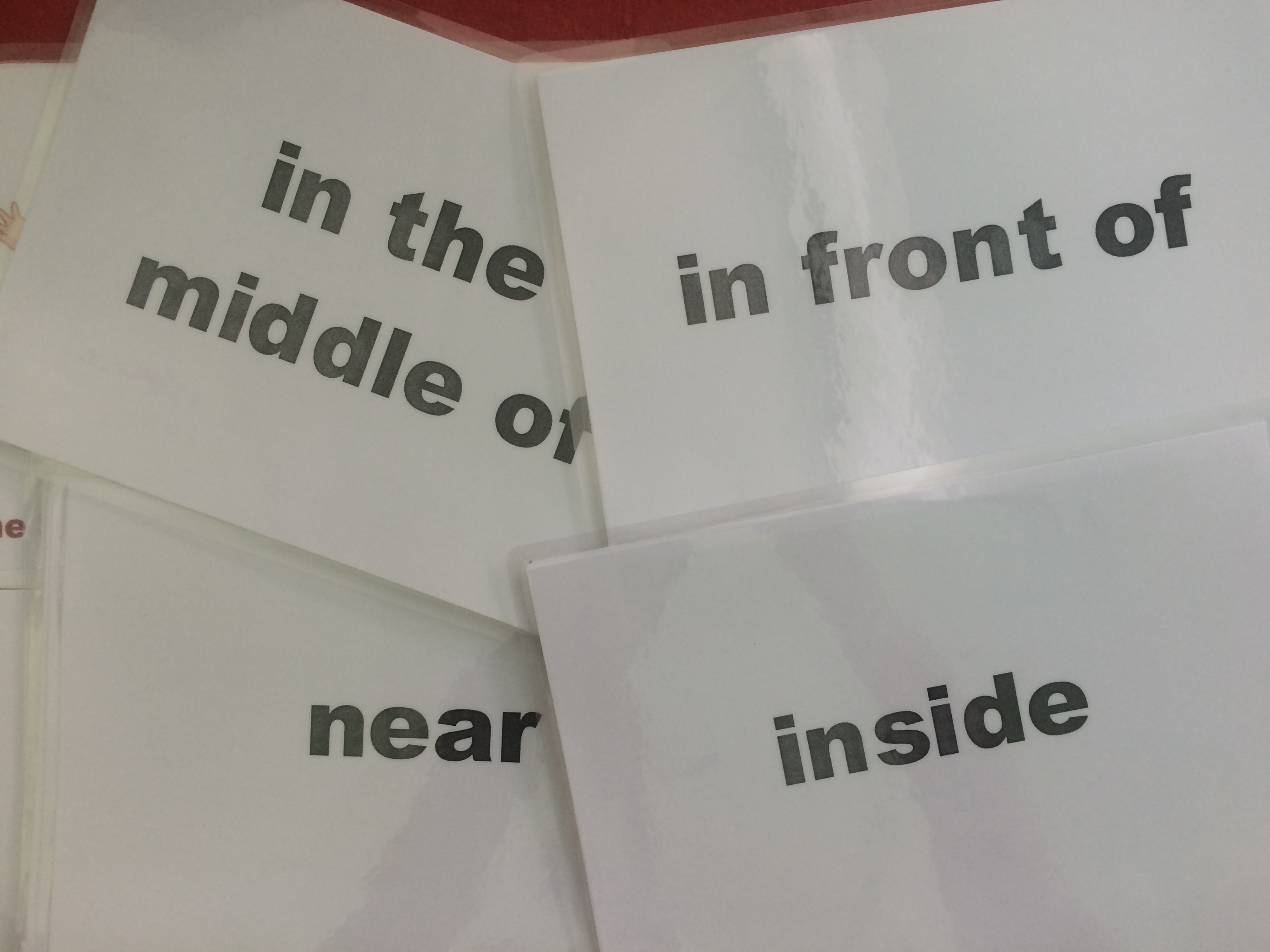 Preposition of place flashcard - Thẻ học tiếng Anh chủ đề Giới từ chỉ nơi chốn (15 cards