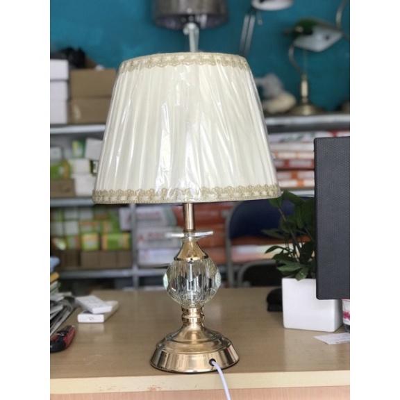 Đèn để bàn phòng ngủ, đèn bàn DDT