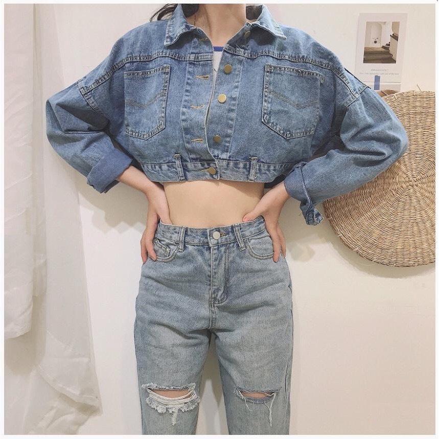 Áo khoác jean nữ croptop trơn màu xanh nhạt, áo khoác bò form ngắn túi đôi cá tính, sexy, cute - LARI JEAN