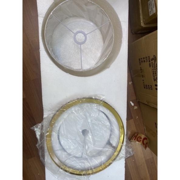 Đèn đặt góc sofa tô điểm phòng tiếp đón khách bàn đá.tap tô điểm phòng ngủ.đèn cây chao vải hiện đại