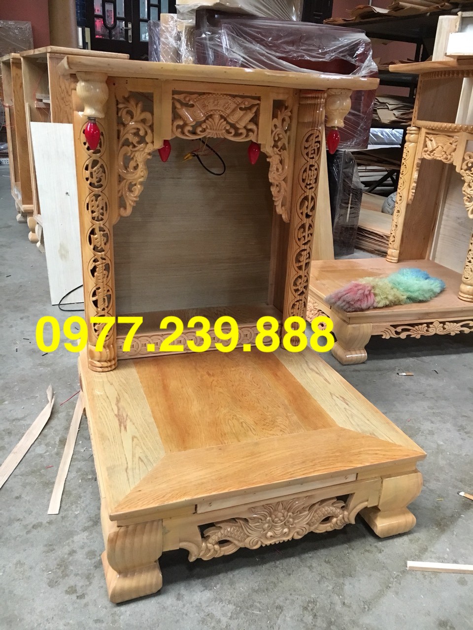 bàn thờ thần tài mái bằng gỗ pơmu