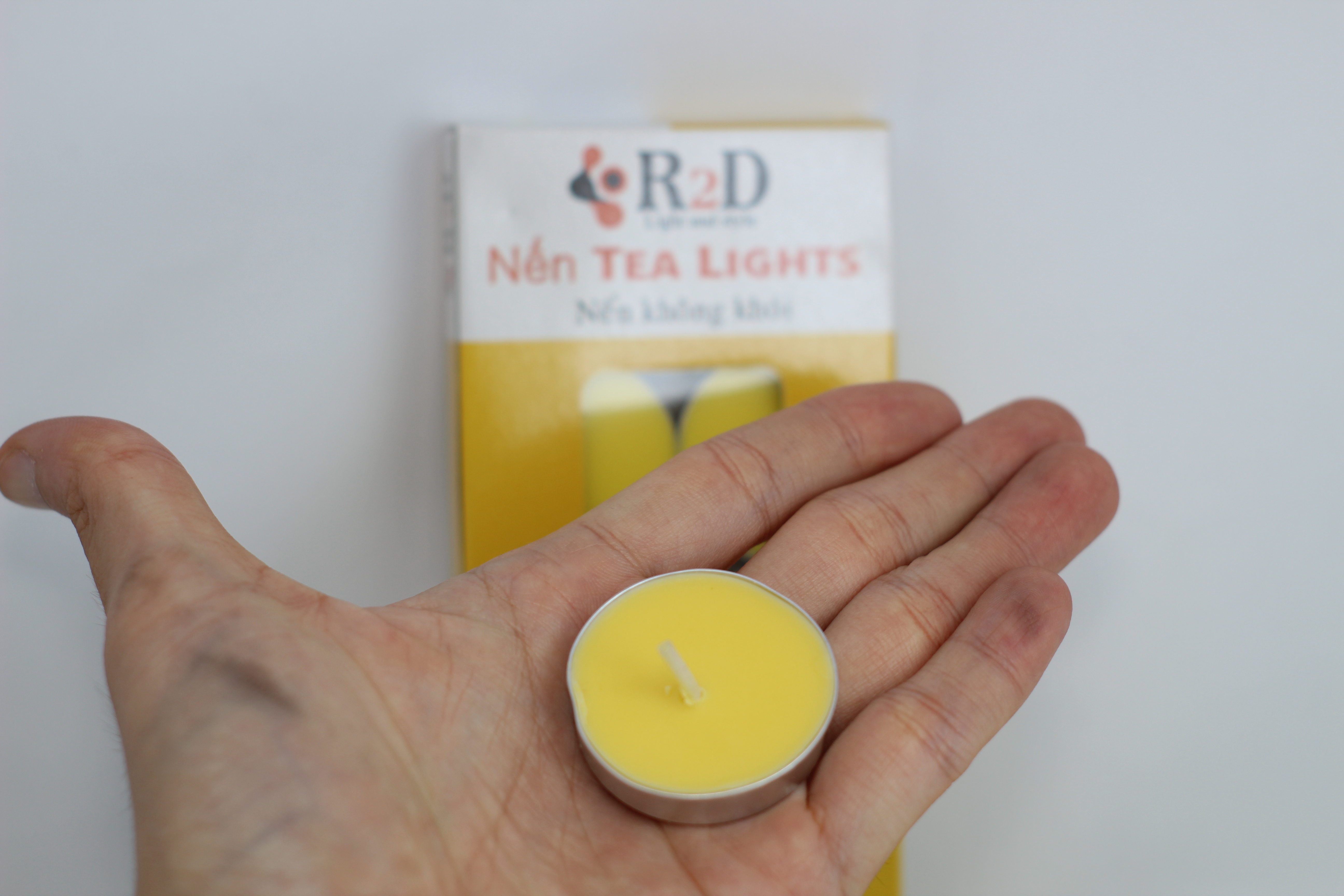 Nến tealight 10 viên không khói không mùi R2D màu vàng dùng cho đèn xông tinh dầu