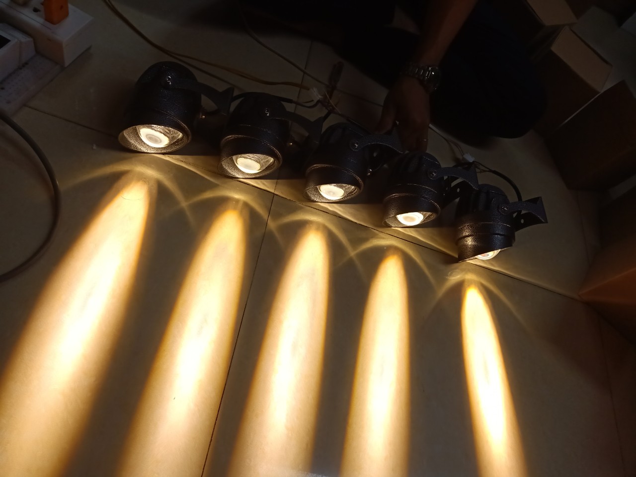 Đèn led rọi tường rọi cột rọi cây ngoài trời - 20W ánh sáng vàng nhạt 3000K