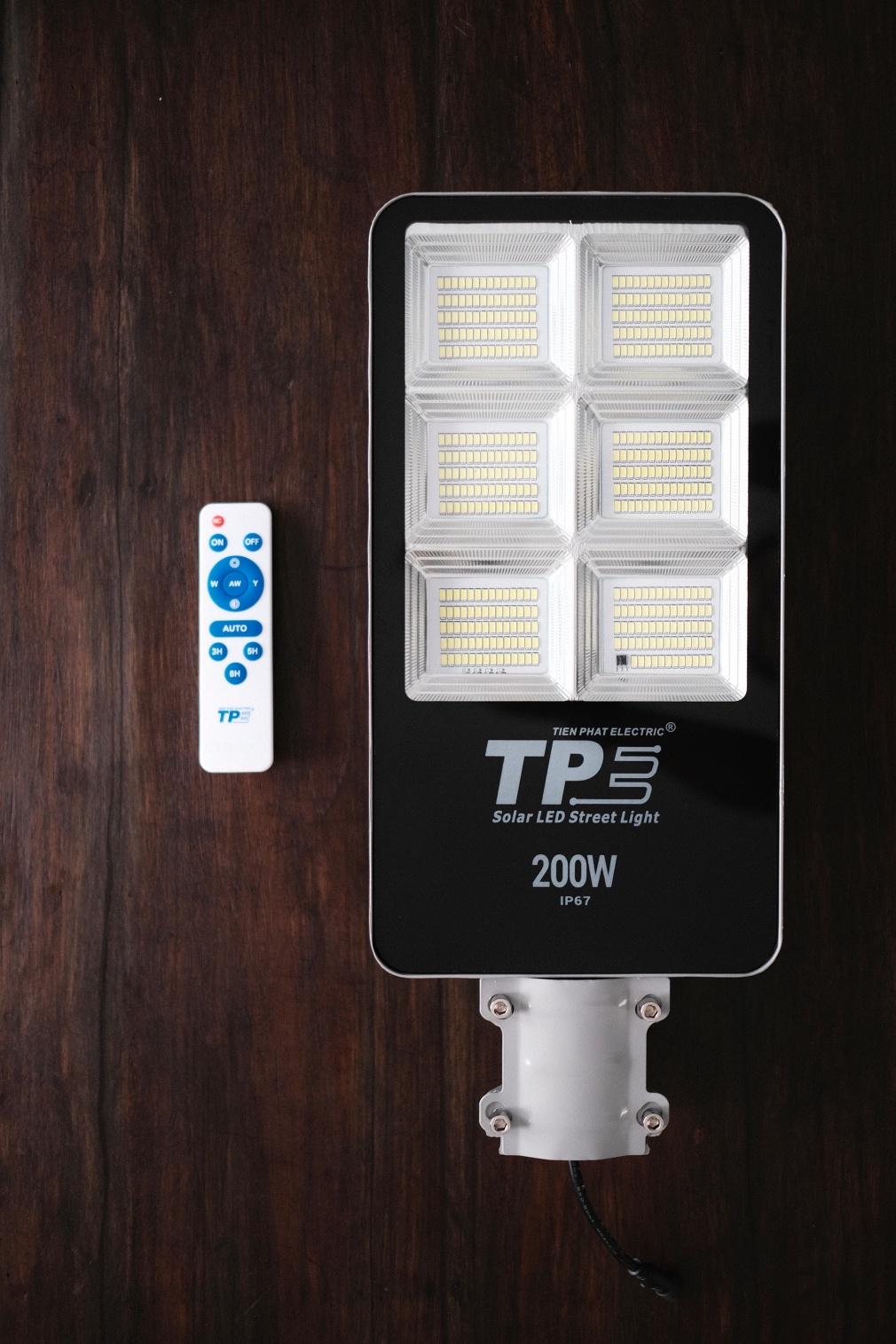 Đèn Đường Năng Lượng Mặt Trời, Thương hiệu (TPE) Tiến Phát 100W, 150W, 200W chính hãng